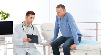 medico che parla con il paziente