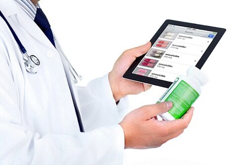 medico che studia una cura per la prostatite